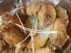 原味炸鸡和酱油鸡双拼-MI WU FACTORY米屋美食工厂餐厅(绿地店)