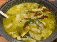 -渝是乎酸菜鱼(龙旗购物中心店)