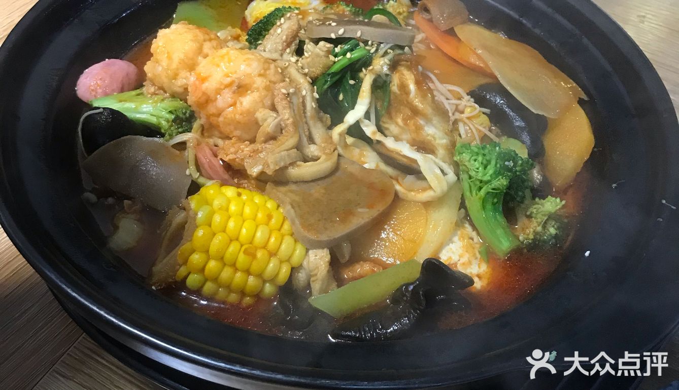 汤底有清汤番茄微辣麻辣等