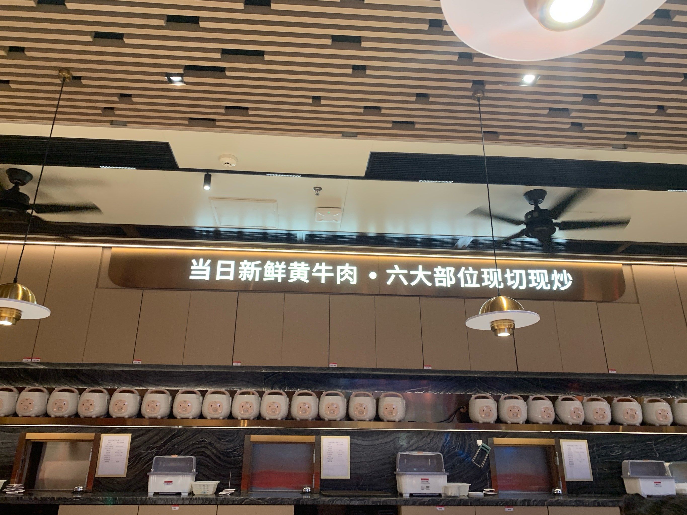 环境干净舒适,很好,吃得很舒服
服务