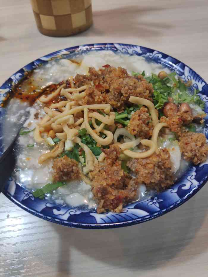 家婆屋豆花饭-"一家新派装修风格的乐山小吃店,快餐风格.