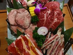 黑牛六拼-明洞阿姨·韩式酱蟹烤肉·创意料理(三元桥店)