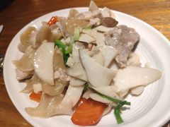 杏鲍菇竹耳爽肉片-十三式重庆江湖菜(金茂览秀城店)