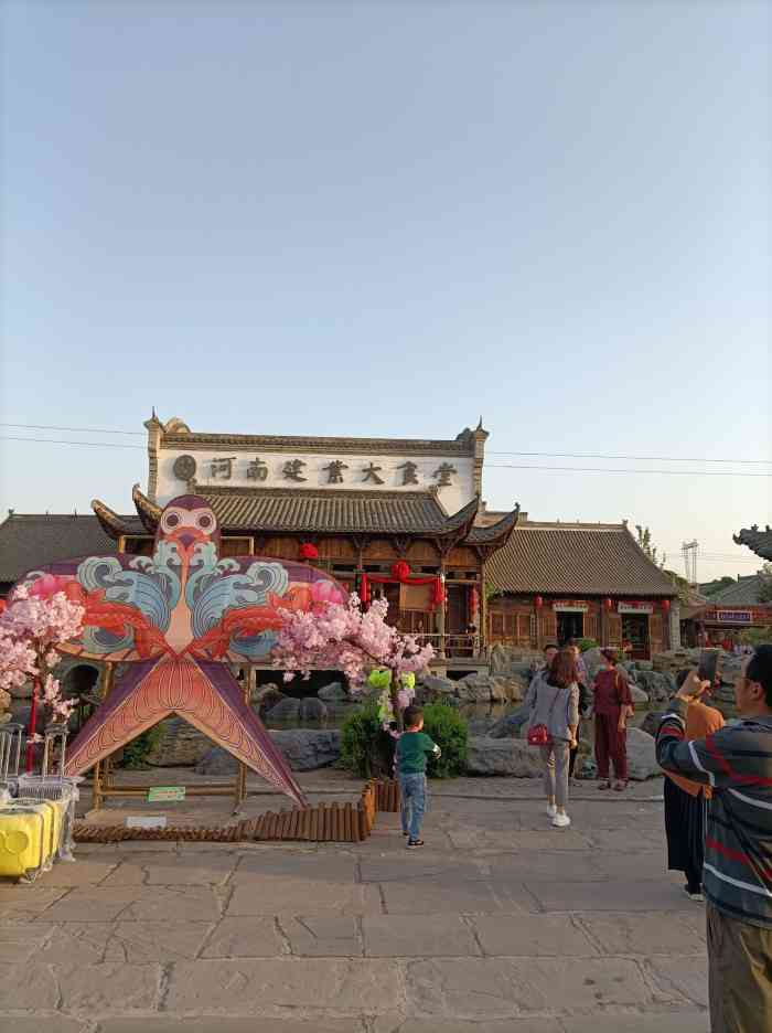 戏缘·建业大食堂(足球小镇店)-"离郑州市区不算很远开车挺方便的,和