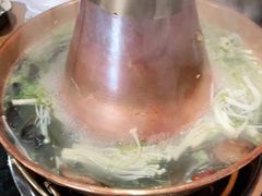 -果松木炭酸菜铜火锅·外婆参鸡汤