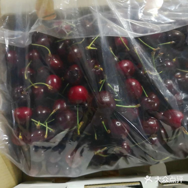 之前活动的时候充值1000送的一箱车厘子今天去提货…