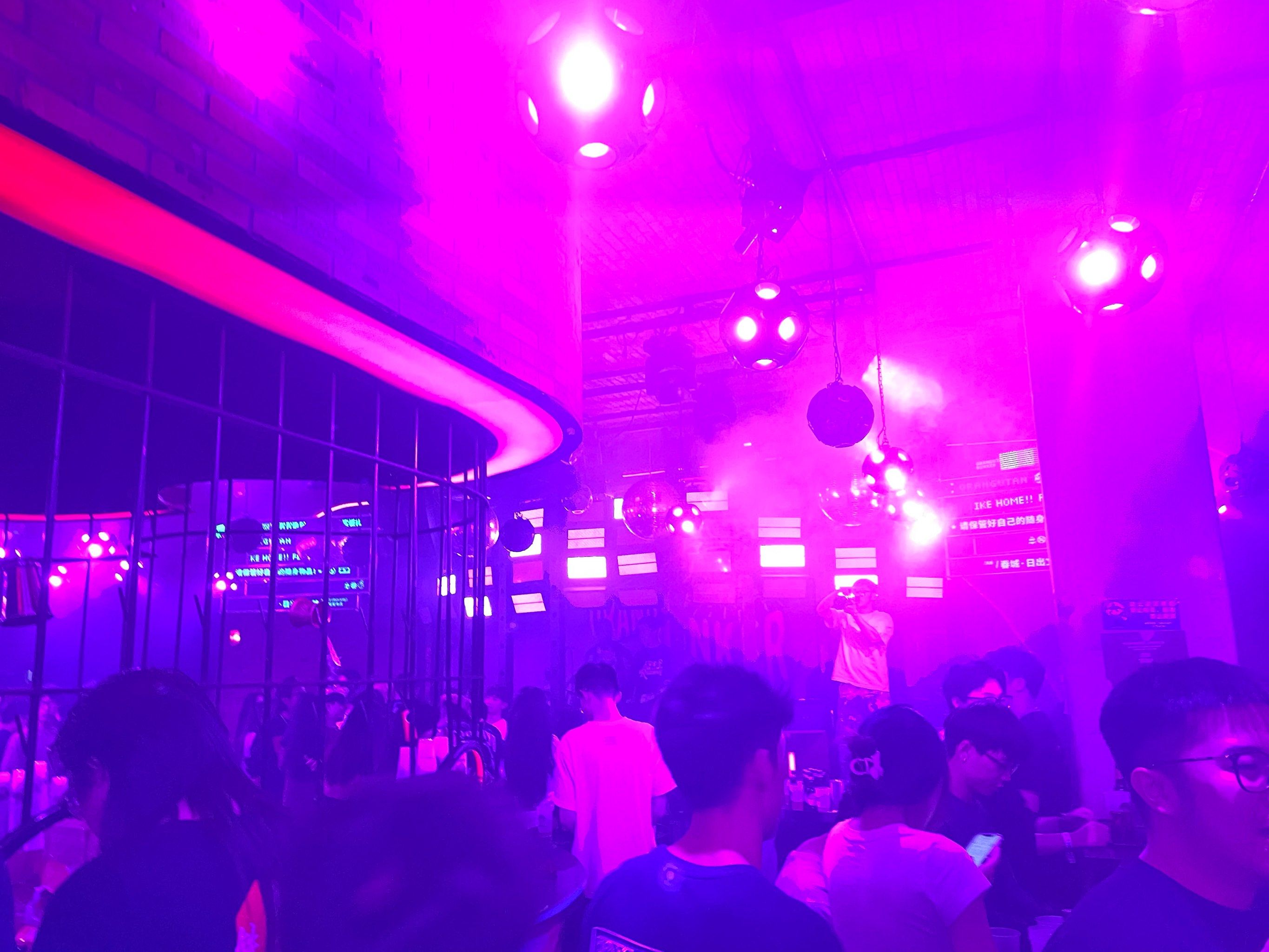 很不错的一家酒吧,就在云纺公交站旁边点