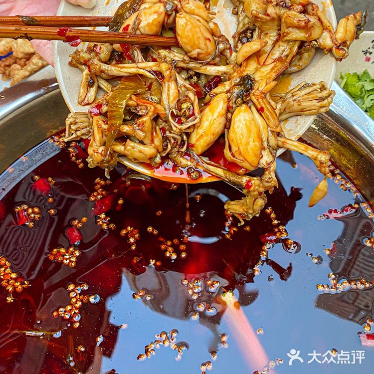 重庆｜巷子里的美蛙鱼 麻辣鲜香超过瘾‼️