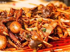 -沪小二炭火蛙锅(淮海中路美食不夜城店)