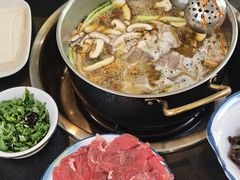 -乳仔牛牦牛汤锅 烤羊排(松潘古城店)