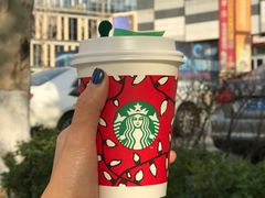 太妃榛果焦糖拿铁-星巴克臻选(威海威高广场店)