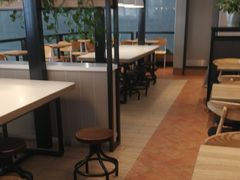 用餐区-肯德基(沧州高铁站店)