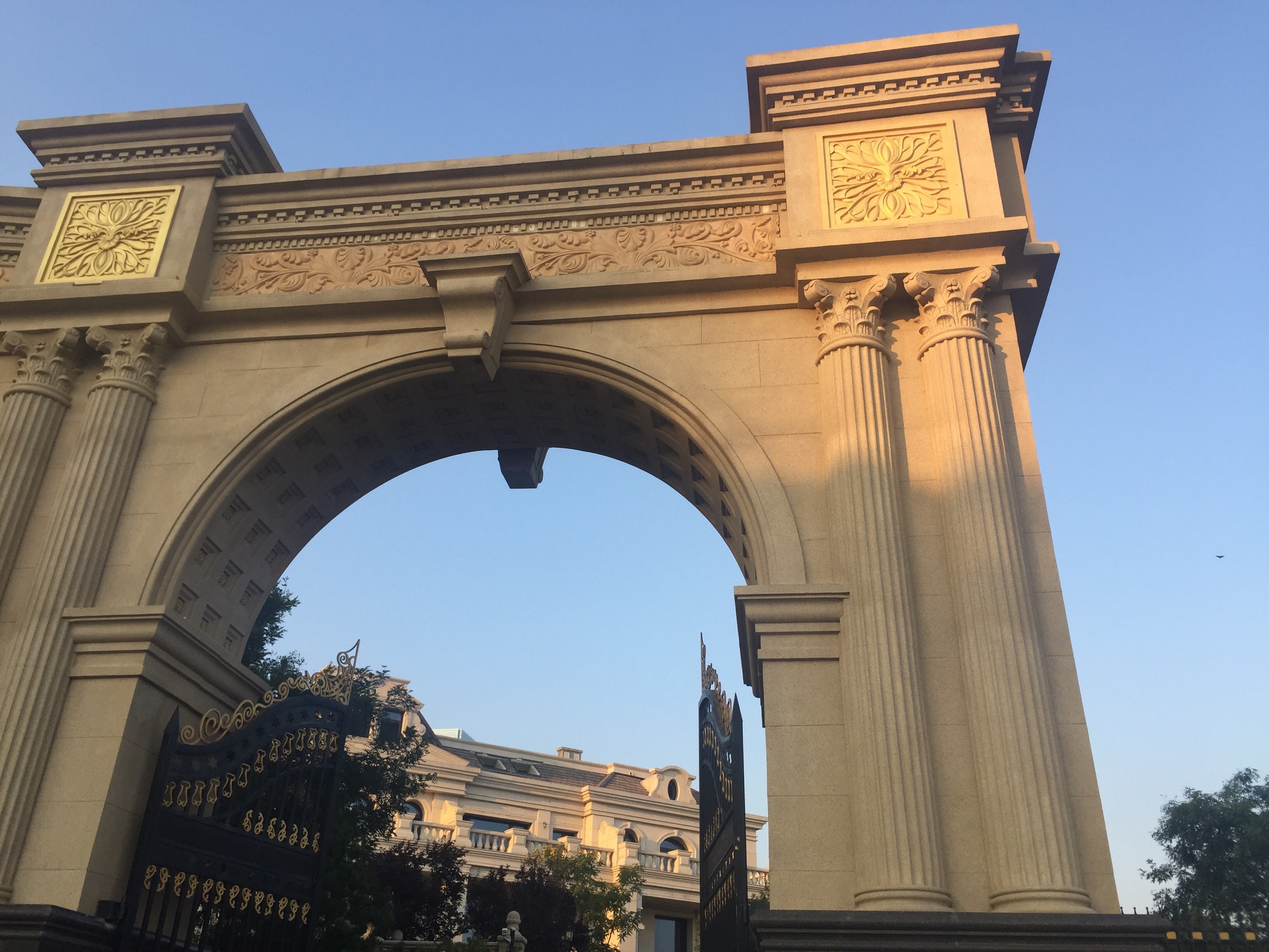 万达海公馆地理位置优越,面对大连星海,紧