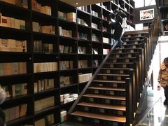 -钟书阁(松江泰晤士小镇店)