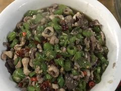 梅豆子炒花肠-原生态土钵菜·赣南土菜地标(开发区店)