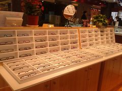 -MiRi眼镜连锁·蔡司·尼康控优点合作店(莘庄店)
