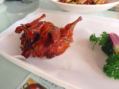 -思念果岭湖畔花房餐厅