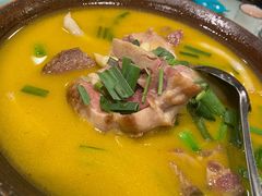 -帅巴人舅母子腊蹄民俗村