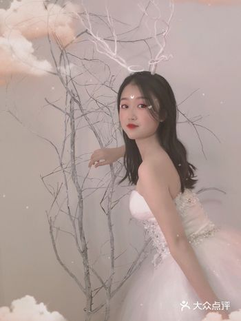 长治撸猫好地方  一楼做甜品	，二楼是猫咪娱乐场所
