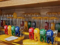 -m豆巧克力世界(上海世茂广场店)