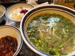 -云阿蛮云南生烫牛肉米线(奉贤路店)