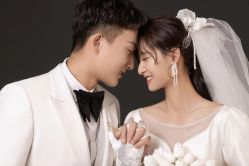 -伯爵婚纱摄影(光谷店)