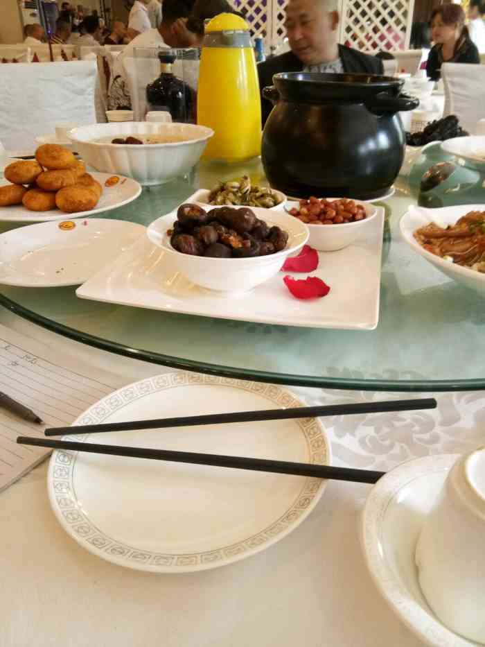 鸿福家宴-"味道一般,推荐清蒸黔鱼.服务比较周到."-大众点评移动版