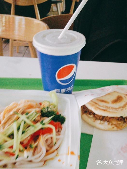 大唐腾记腊汁肉夹馍(西安北站店)图片