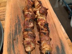 红柳羊肉串-阿里家·新疆烤肉酒場 by MIG