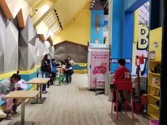 -爱蹦iBOON蹦床运动馆(江汉店)