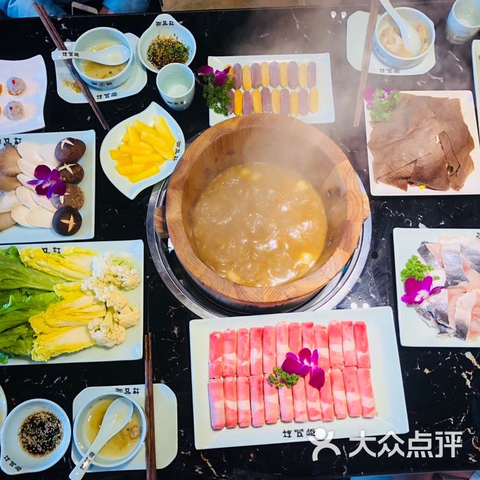 御品轩木桶喷泉火锅