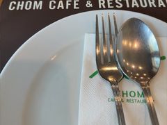 -Chom Cafe and Restaurant