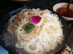 -老牌坊云南鱼豆花火锅(哈西万达店)