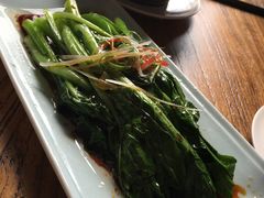 芥蓝-阿里家·新疆烤肉酒場 by MIG