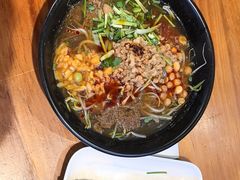 -爆炸头阿姨小四川正宗川味小吃(无任何分店)