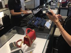 -CHANEL(戴高乐机场T 2E店)