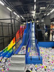 -零重力蹦床空间·滑梯·海洋球·团建(奥特莱斯店)