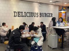 -麦当劳(上海虹桥站30B检票口楼上)