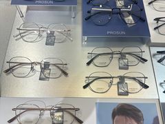 -视野联行眼镜•蔡司•依视路(温江店)