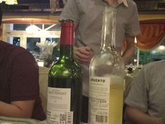 红葡萄酒与白葡萄酒-火车头法国西餐厅