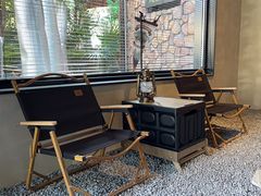 靠窗位-J Create城市露营咖啡·简餐·宠物(上海动物园店)