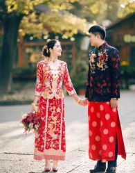 -觅白婚纱礼服馆