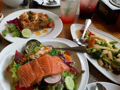 -Chom Cafe and Restaurant