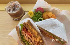 Grilled Salmon Salad Sandwich