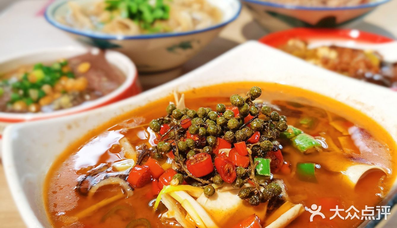 人均50+的跷脚牛肉馆，好吃到跳脚！