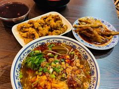 -爆炸头阿姨小四川正宗川味小吃(无任何分店)