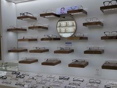 -翰佐蔡司小乐圆·依视路星趣控·暴龙眼镜折扣店