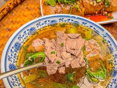 -爆炸头阿姨小四川正宗川味小吃(无任何分店)