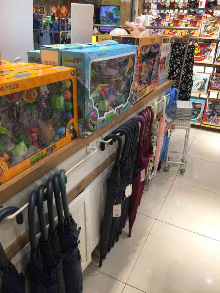 卖小玩意用品的一个店,很多小东西小玩件