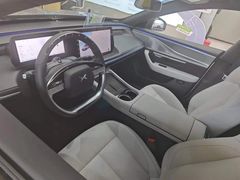 -小鹏汽车(上海静安大融城店)